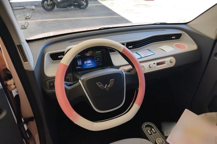 Used Wuling Hongguang MINIEV 2022 Macaron Premium Model – Lithium Iron Phosphate Center Console