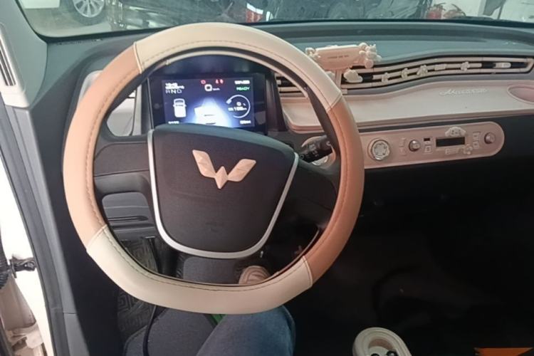 Used Wuling Hongguang MINIEV 2022 Macaron Premium Model – Lithium Iron Phosphate Center Console