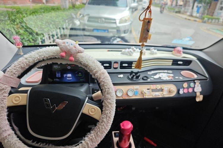 Used Wuling Hongguang MINIEV 2022 Macaron Premium Model – Lithium Iron Phosphate Center Console