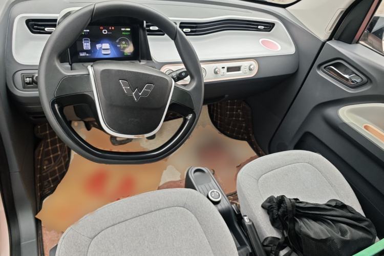 Used Wuling Hongguang MINIEV 2022 Macaron Fashion Model Lithium Iron Phosphate Center Console