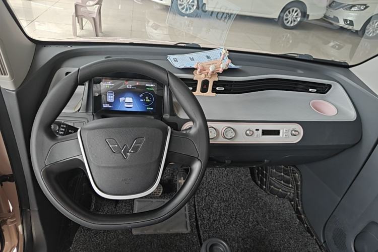 Used Wuling Hongguang MINIEV 2022 Macaron Premium Model – Lithium Iron Phosphate Center Console