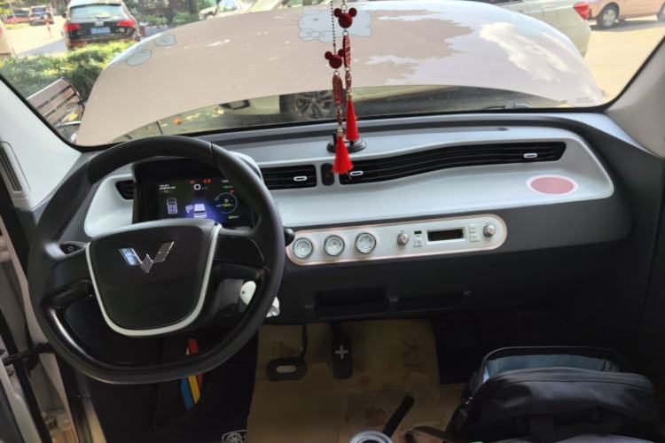 Used Wuling Hongguang MINIEV 2022 Macaron Premium Model – Lithium Iron Phosphate Center Console