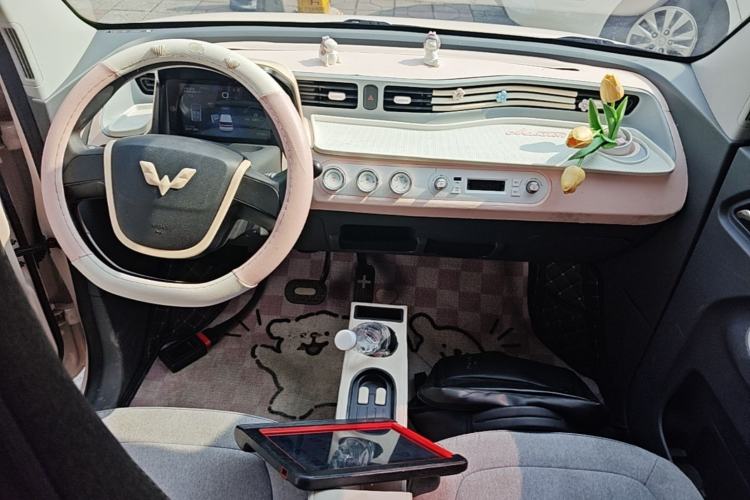 Used Wuling Hongguang MINIEV 2022 Macaron Fashion Model Lithium Iron Phosphate Center Console