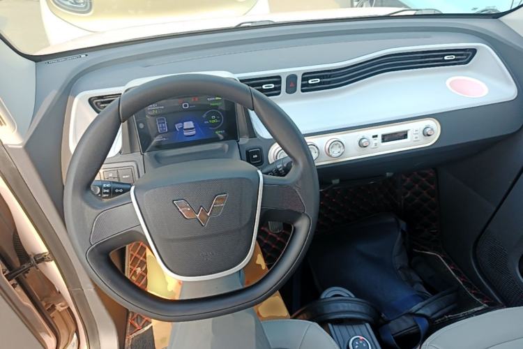 Used Wuling Hongguang MINIEV 2022 Macaron Fashion Model Lithium Iron Phosphate Center Console