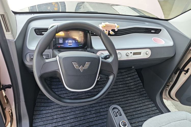 Used Wuling Hongguang MINIEV 2022 Macaron Premium Model – Lithium Iron Phosphate Center Console