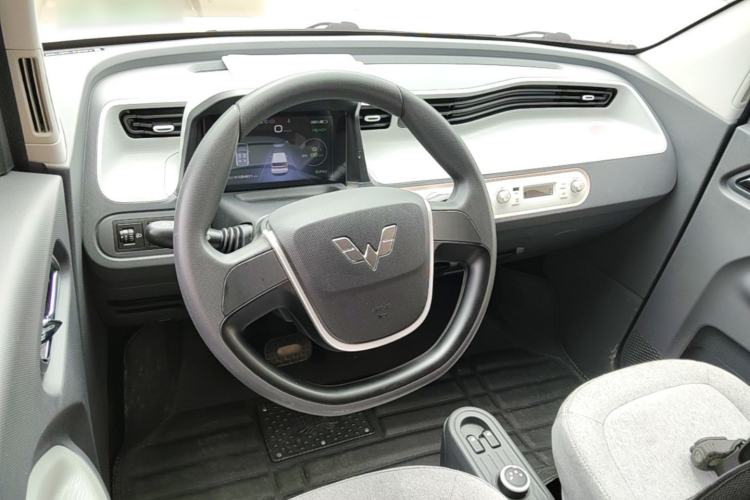 Used Wuling Hongguang MINIEV 2022 Macaron Premium Model – Lithium Iron Phosphate Center Console