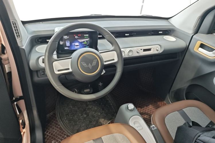 Used Wuling Hongguang MINIEV 2022 GAMEBOY 300km Enthusiast Model with Lithium Iron Phosphate Center Console