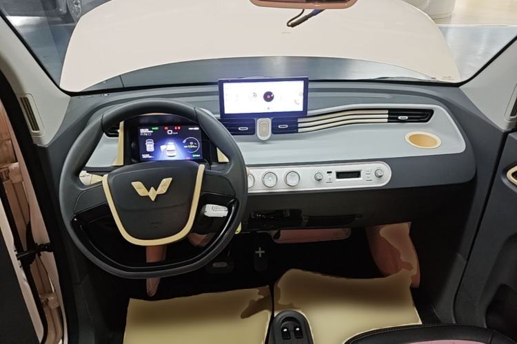 Used Wuling Hongguang MINIEV 2022 Macaron Premium Model – Lithium Ternary Battery Center Console