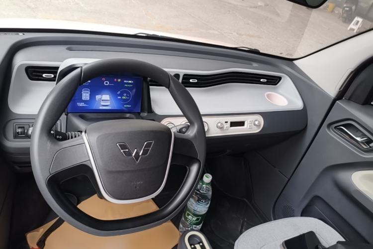 Used Wuling Hongguang MINIEV 2022 Macaron Fashion Model Lithium Iron Phosphate Center Console