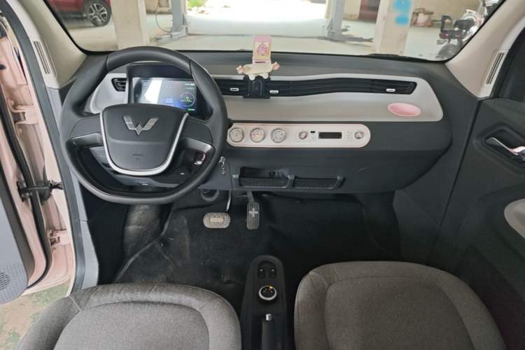 Used Wuling Hongguang MINIEV 2022 Macaron Premium Model – Lithium Ternary Battery Center Console