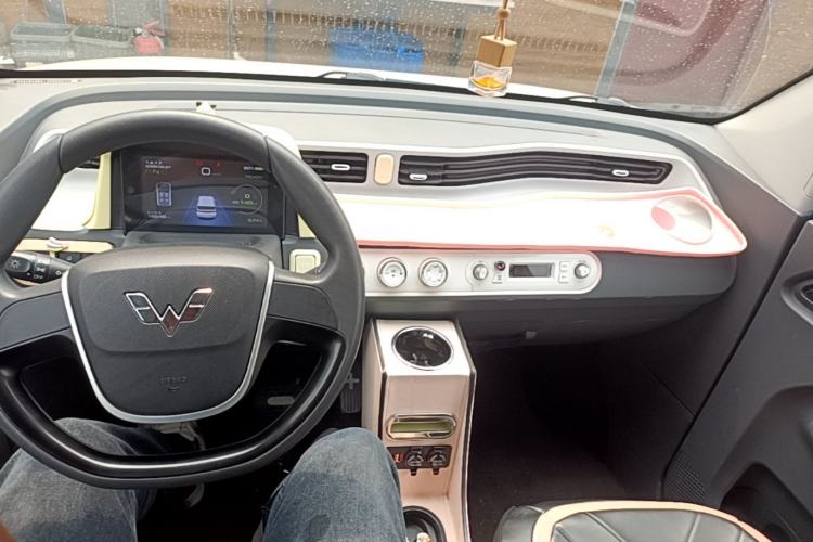 Used Wuling Hongguang MINIEV 2022 Macaron Premium Model – Lithium Iron Phosphate Center Console