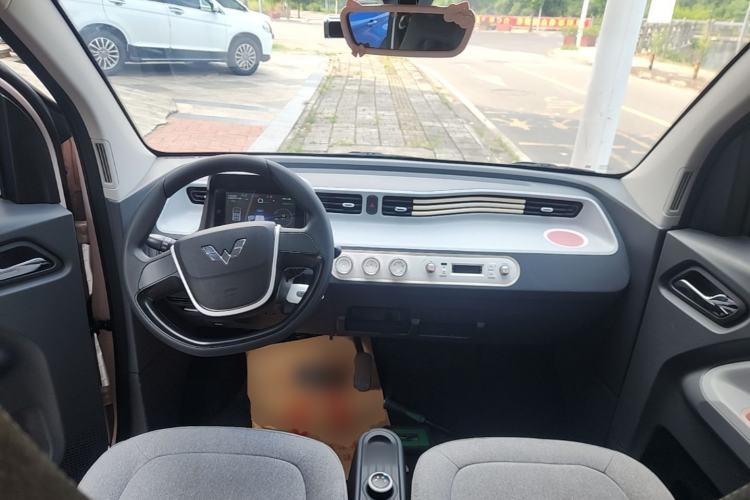 Used Wuling Hongguang MINIEV 2022 Macaron Premium Model – Lithium Iron Phosphate Center Console