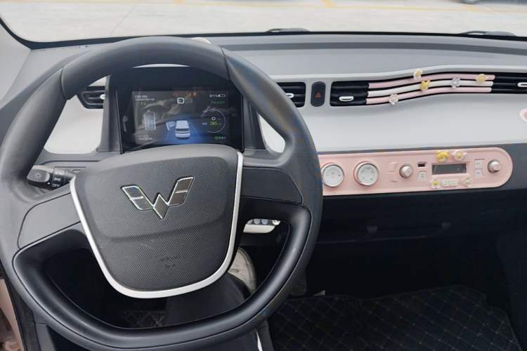 Used Wuling Hongguang MINIEV 2022 Macaron Premium Model – Lithium Iron Phosphate Center Console