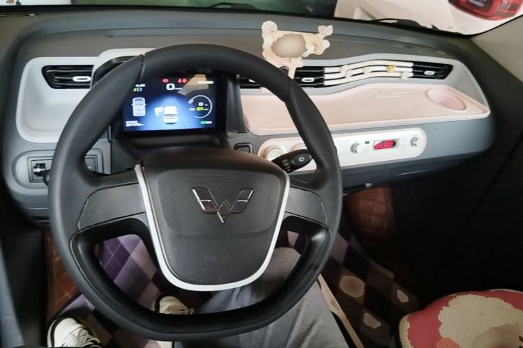 Used Wuling Hongguang MINIEV 2022 Macaron Fashion Model Lithium Iron Phosphate Center Console