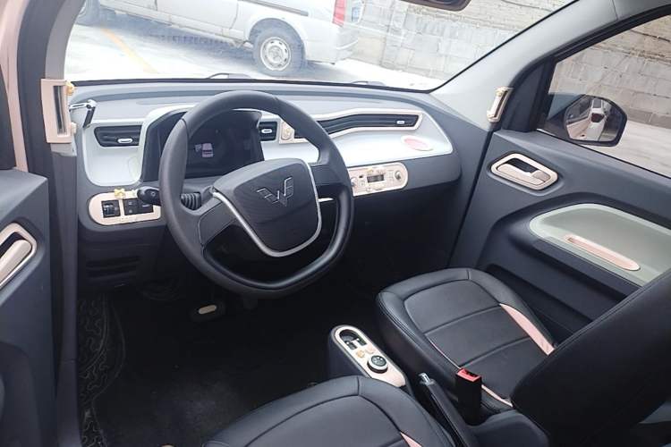 Used Wuling Hongguang MINIEV 2022 Macaron Premium Model – Lithium Iron Phosphate Center Console