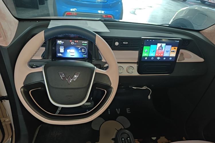 Used Wuling Hongguang MINIEV 2022 Macaron Premium Model – Lithium Iron Phosphate Center Console
