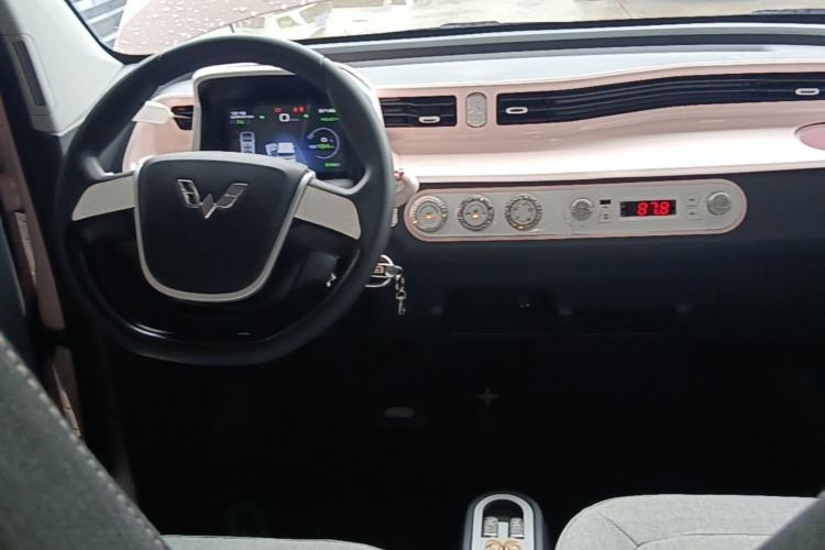 Used Wuling Hongguang MINIEV 2022 Macaron Premium Model – Lithium Ternary Battery Center Console