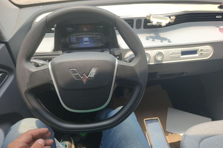 Used Wuling Hongguang MINIEV 2022 Macaron Premium Model – Lithium Iron Phosphate Center Console