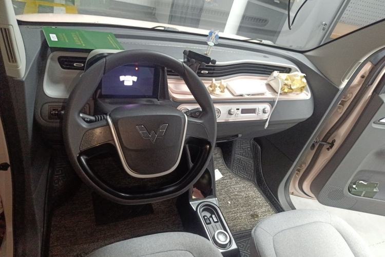Used Wuling Hongguang MINIEV 2022 Macaron Premium Model – Lithium Iron Phosphate Center Console