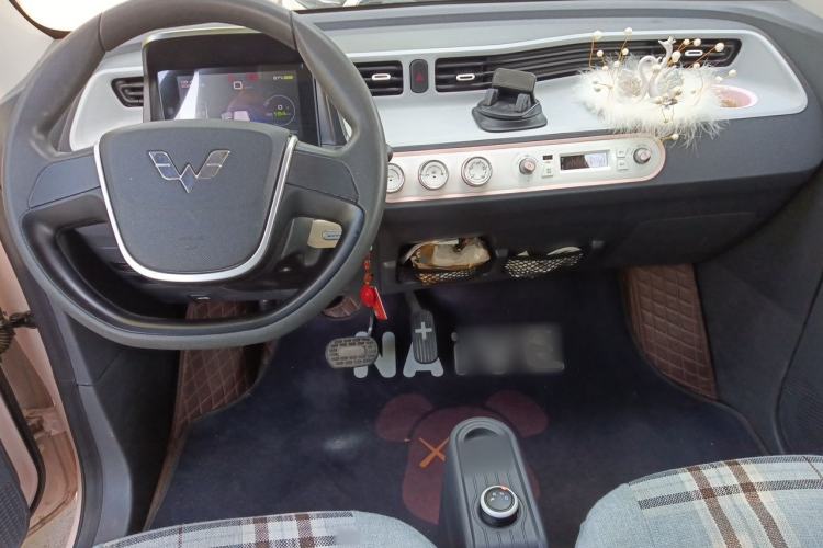 Used Wuling Hongguang MINIEV 2022 Macaron Premium Model – Lithium Iron Phosphate Center Console