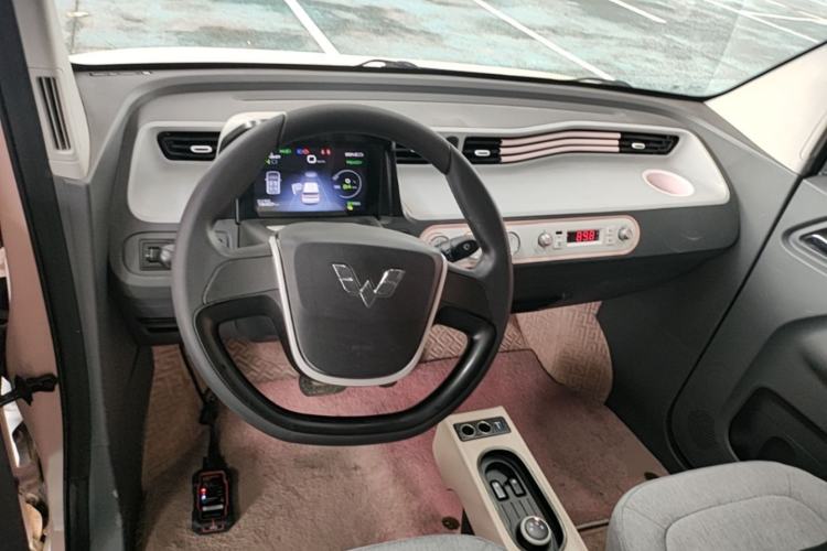 Used Wuling Hongguang MINIEV 2022 Macaron Fashion Model Lithium Iron Phosphate Center Console