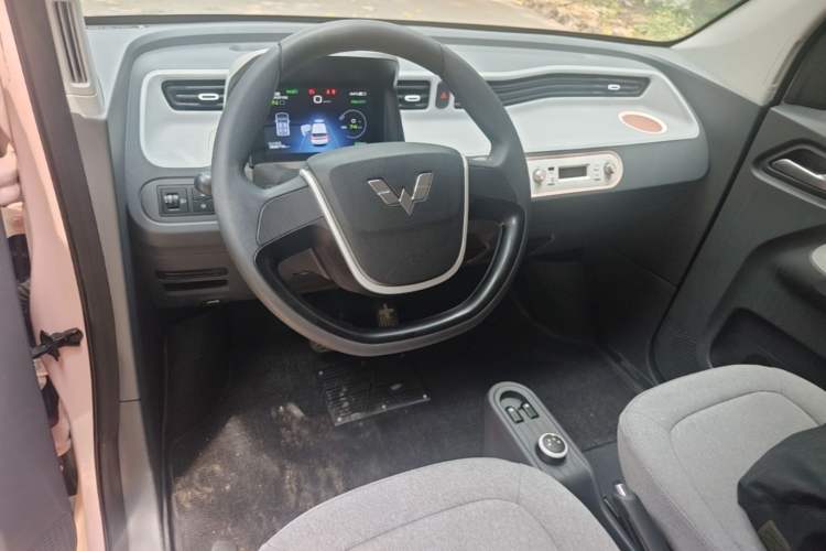 Used Wuling Hongguang MINIEV 2022 Macaron Premium Model – Lithium Iron Phosphate Center Console