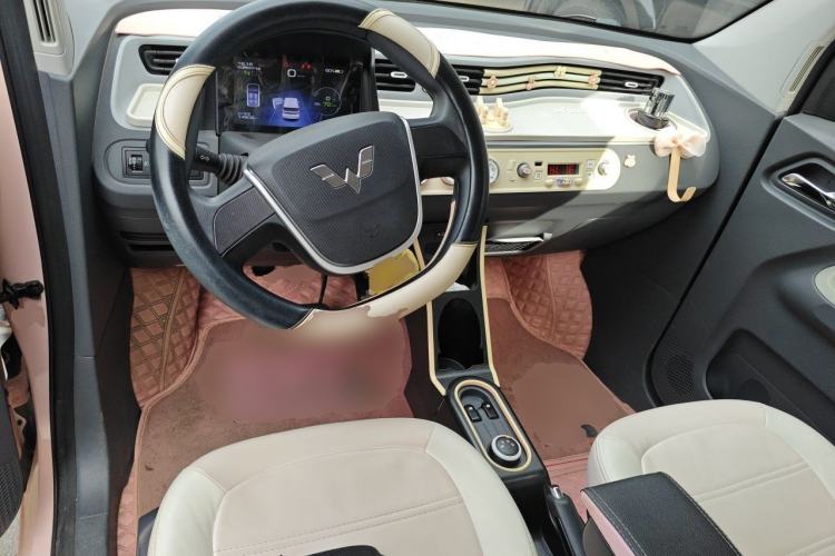 Used Wuling Hongguang MINIEV 2022 Macaron Fashion Model Lithium Iron Phosphate Center Console