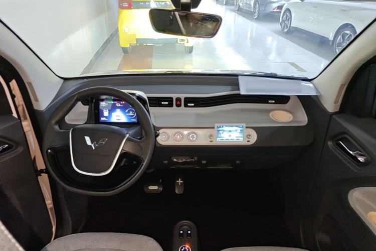 Used Wuling Hongguang MINIEV 2022 Macaron Premium Model – Lithium Iron Phosphate Center Console