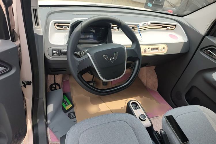 Used Wuling Hongguang MINIEV 2022 Macaron Fashion Model Lithium Iron Phosphate Center Console