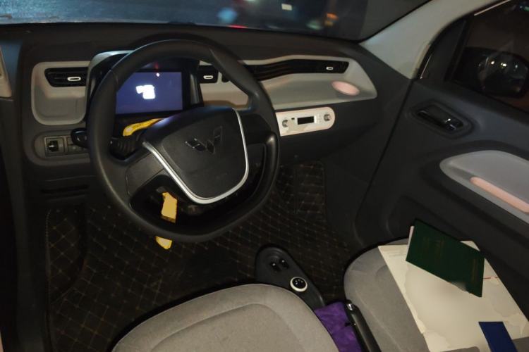 Used Wuling Hongguang MINIEV 2022 Macaron Premium Model – Lithium Ternary Battery Center Console
