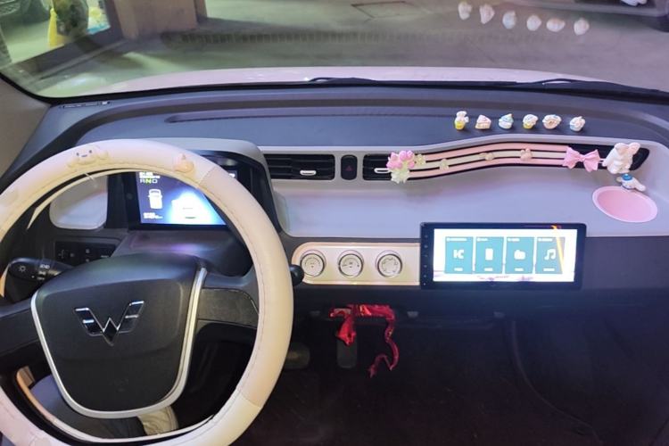 Used Wuling Hongguang MINIEV 2022 Macaron Premium Model – Lithium Iron Phosphate Center Console