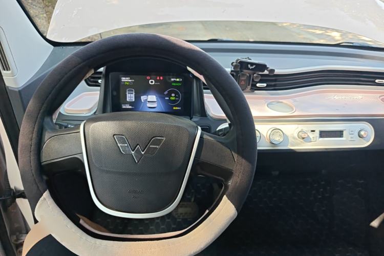 Used Wuling Hongguang MINIEV 2022 Macaron Premium Model – Lithium Iron Phosphate Center Console