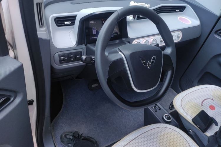 Used Wuling Hongguang MINIEV 2022 Macaron Premium Model – Lithium Iron Phosphate Center Console