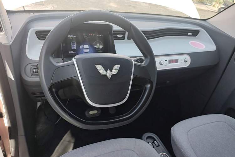 Used Wuling Hongguang MINIEV 2022 Macaron Premium Model – Lithium Iron Phosphate Center Console