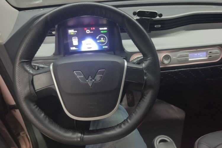 Used Wuling Hongguang MINIEV 2022 Macaron Premium Model – Lithium Iron Phosphate Center Console