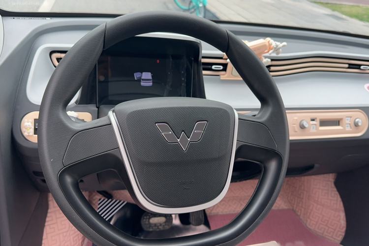 Used Wuling Hongguang MINIEV 2022 Macaron Fashion Model Lithium Iron Phosphate Center Console