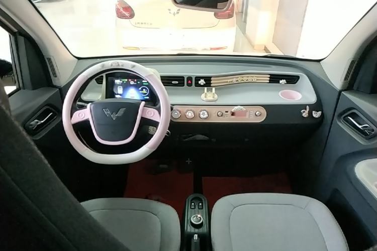 Used Wuling Hongguang MINIEV 2022 Macaron Premium Model – Lithium Iron Phosphate Center Console