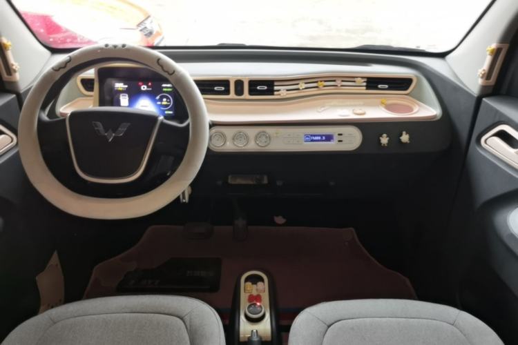 Used Wuling Hongguang MINIEV 2022 Macaron Premium Model – Lithium Iron Phosphate Center Console