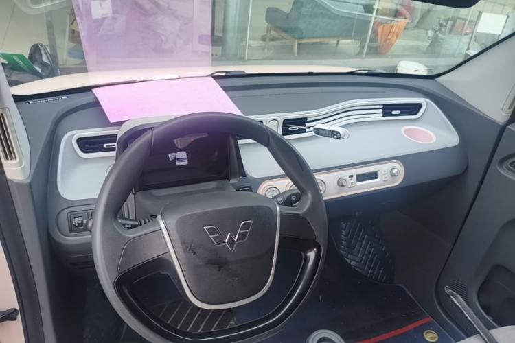 Used Wuling Hongguang MINIEV 2022 Macaron Premium Model – Lithium Iron Phosphate Center Console