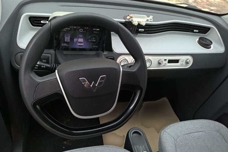 Used Wuling Hongguang MINIEV 2022 Macaron Fashion Model Lithium Iron Phosphate Center Console