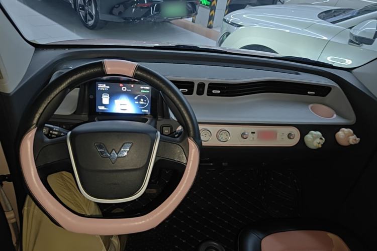 Used Wuling Hongguang MINIEV 2022 Macaron Premium Model – Lithium Iron Phosphate Center Console