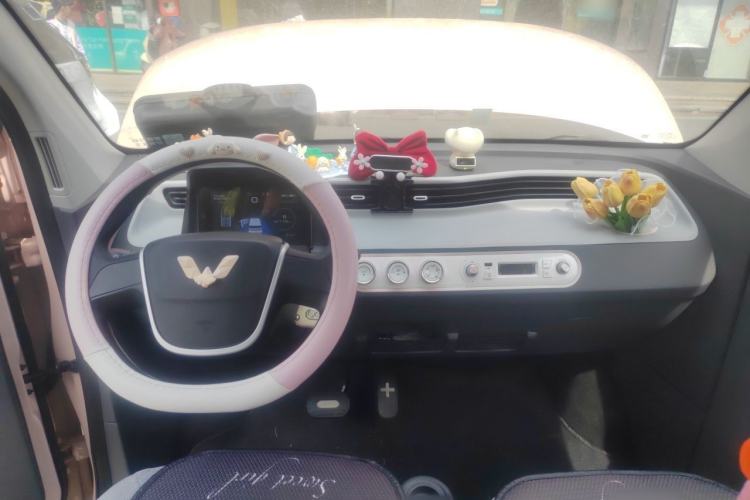 Used Wuling Hongguang MINIEV 2022 Macaron Premium Model – Lithium Iron Phosphate Center Console