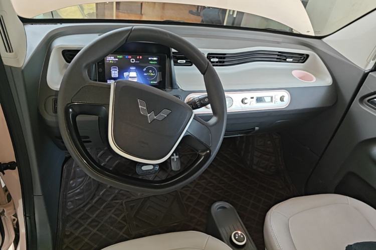 Used Wuling Hongguang MINIEV 2022 Macaron Premium Model – Lithium Iron Phosphate Center Console
