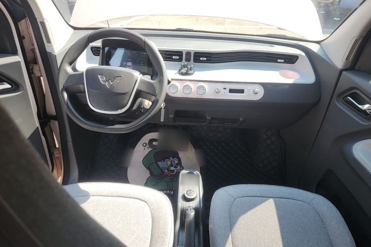 Used Wuling Hongguang MINIEV 2022 Macaron Premium Model – Lithium Ternary Battery Center Console
