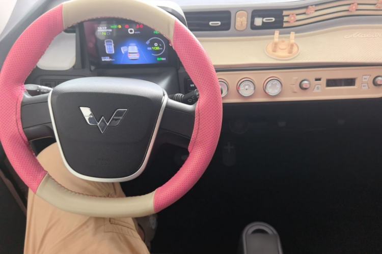 Used Wuling Hongguang MINIEV 2022 Macaron Premium Model – Lithium Iron Phosphate Center Console