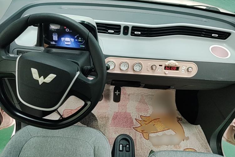 Used Wuling Hongguang MINIEV 2022 Macaron Premium Model – Lithium Iron Phosphate Center Console