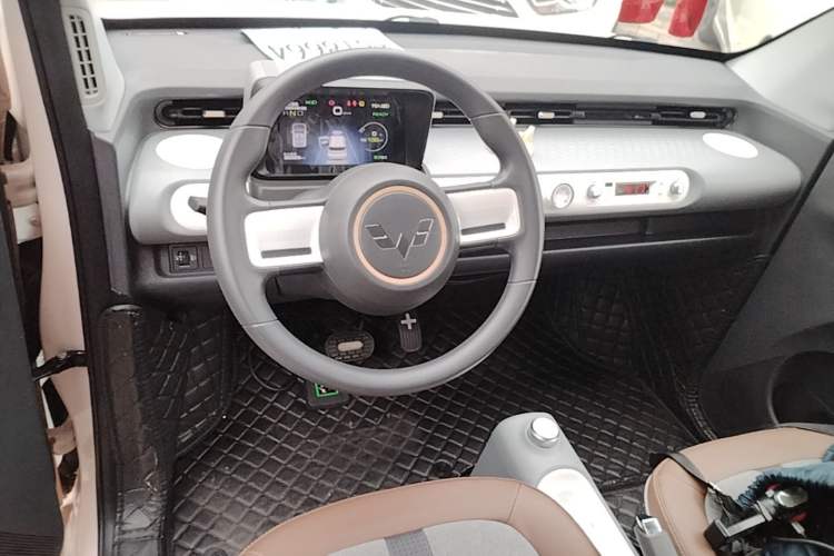Used Wuling Hongguang MINIEV 2022 GAMEBOY 200km Gaming Edition with Lithium Iron Phosphate Center Console