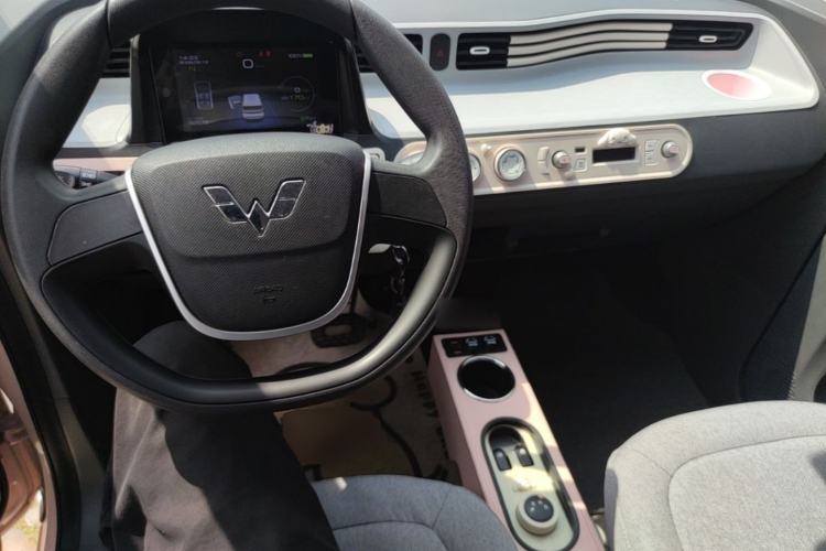 Used Wuling Hongguang MINIEV 2022 Macaron Premium Model – Lithium Iron Phosphate Center Console