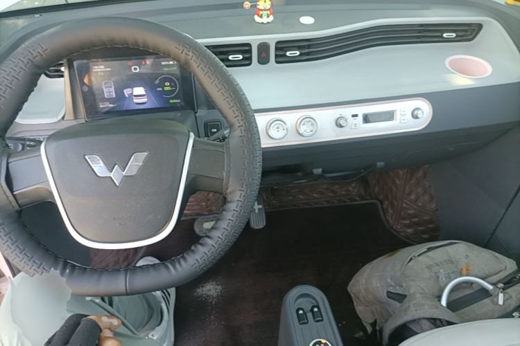 Used Wuling Hongguang MINIEV 2022 Macaron Premium Model – Lithium Ternary Battery Center Console