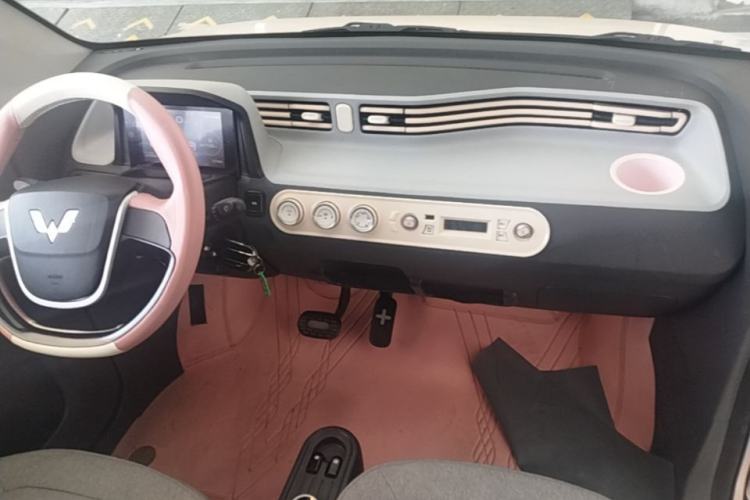 Used Wuling Hongguang MINIEV 2022 Macaron Premium Model – Lithium Iron Phosphate Center Console